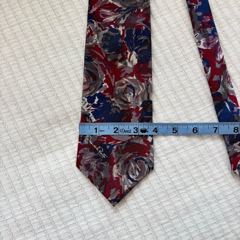 Oscar De La Renta Studio Mens Vintage Floral Neck Tie Made in USA Red Blue White